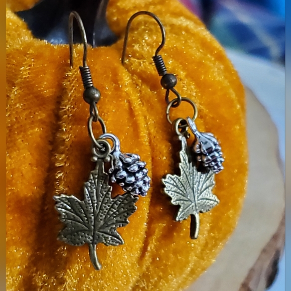 Maple leaf pinecone earrings bronze silver fall autumn Thanksgiving handmade New - Picture 4 of 10